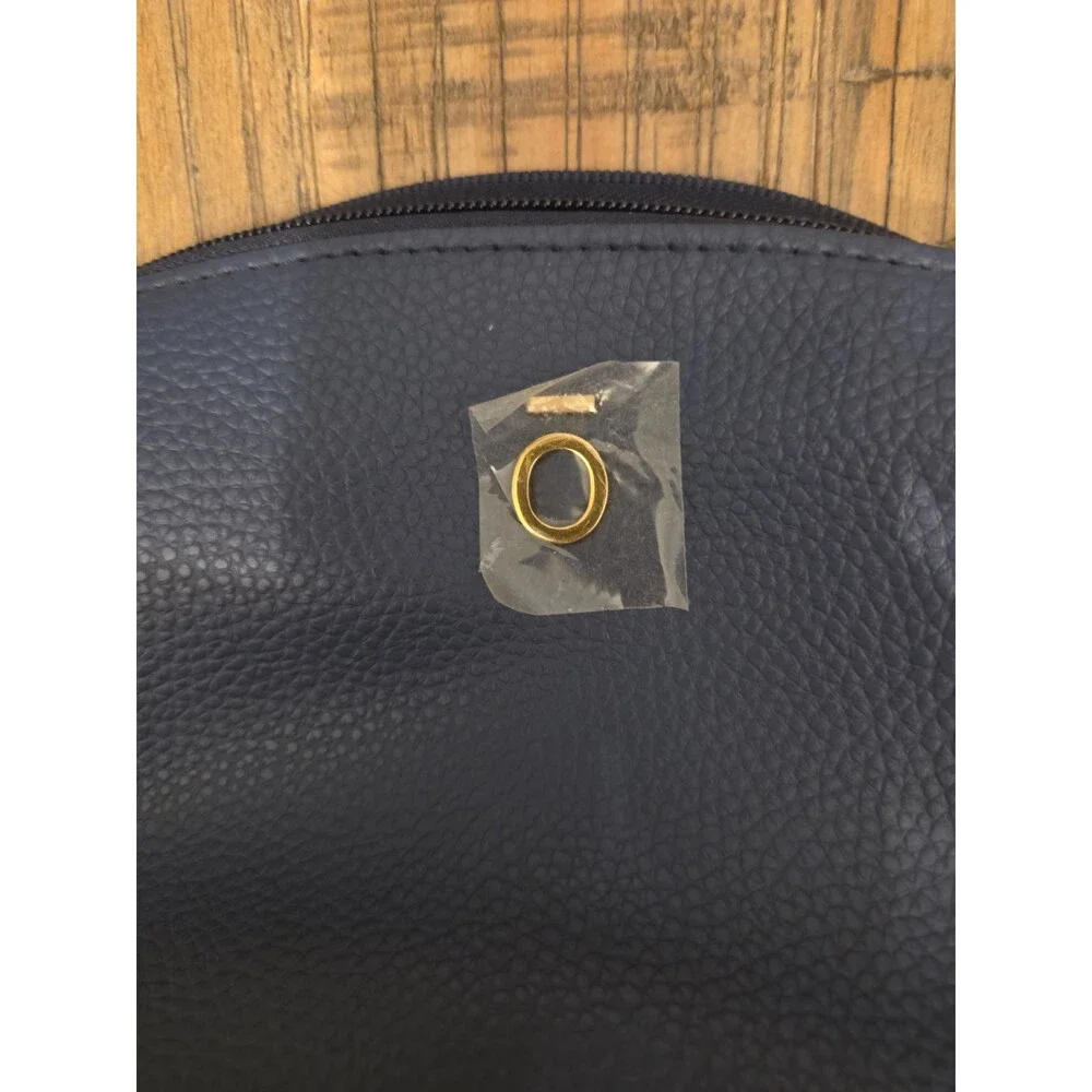 doTERRA Yarrow Pom pouch has a pebble-grain texture and durable construction